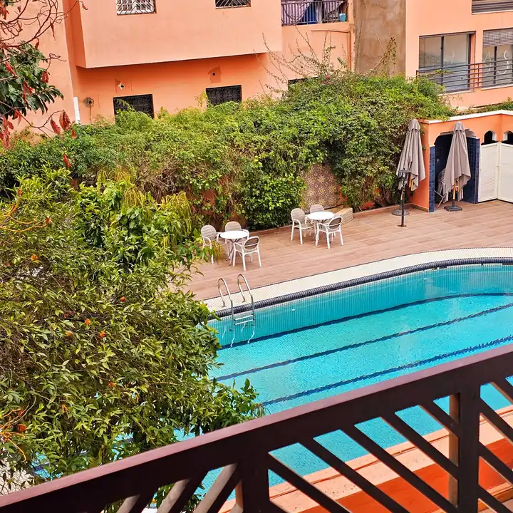 Piscine extérieure de la Résidence Ezzahia